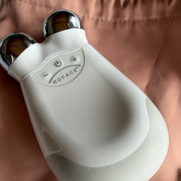 NUFACE TRINITY + ELE SET+ Pink Pouch and Gel Primer - Picture 11 of 16